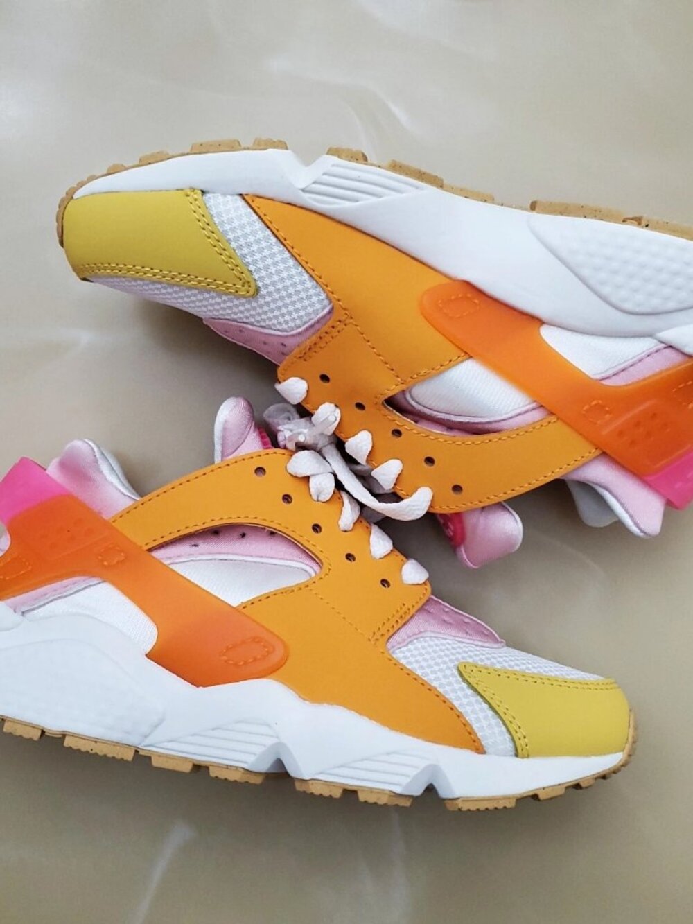 Nike Air Huarache Women's Shoes Size 6 Hyper Pink/Solar Flare - Picture 6 of 12